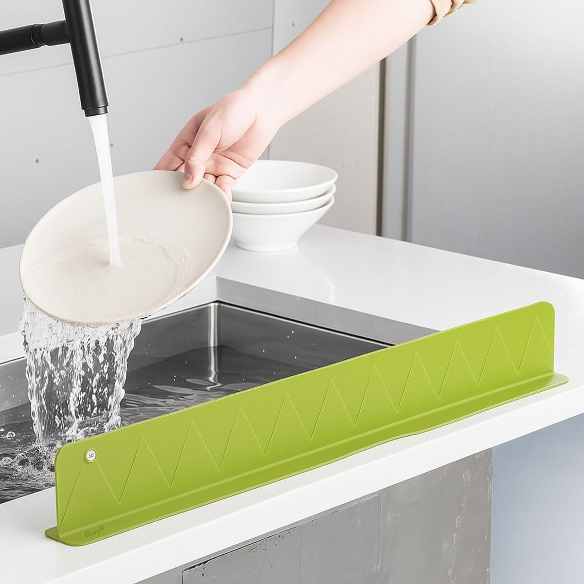 Kitchen Sink Splash Guard – Keep Your Countertop Drier