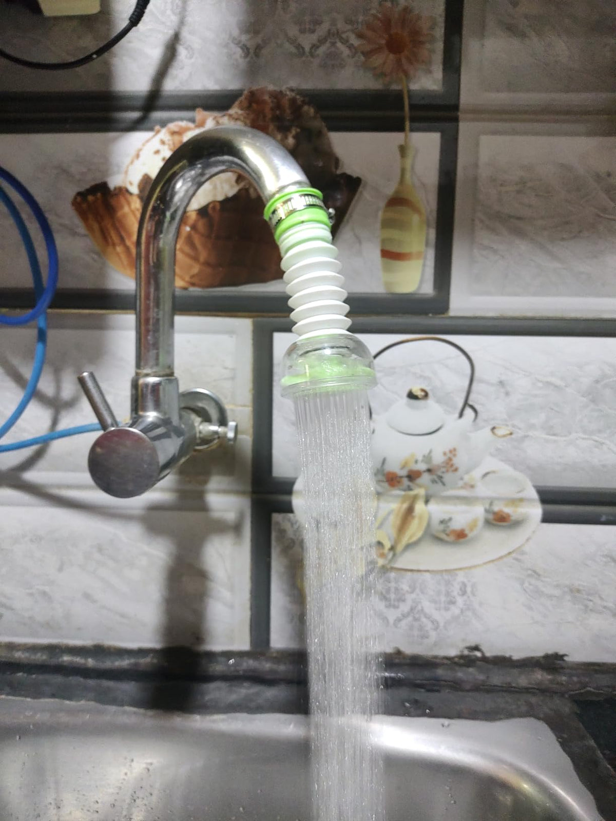 Water Saving Movable Sink Faucet Expandable.